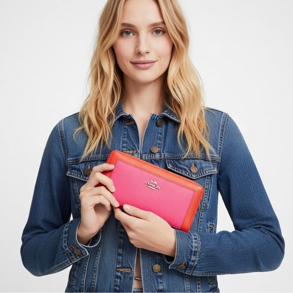 Coach Two-Tone Pink & Red Zip Wallet EUC - Picture 3 of 7